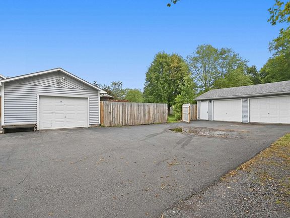 4th image of 1002 Catlin Ave