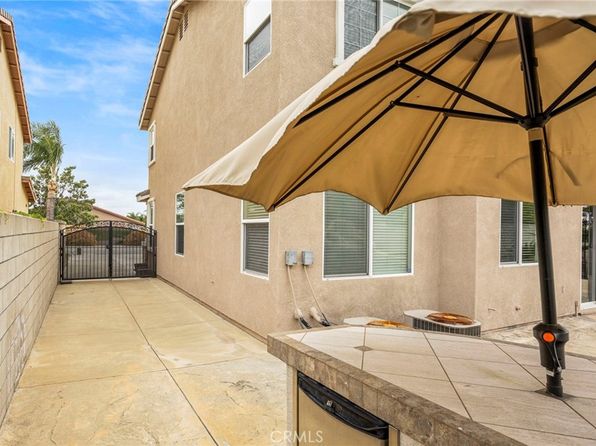 15264 Rosewood Cir, Fontana, CA 92336