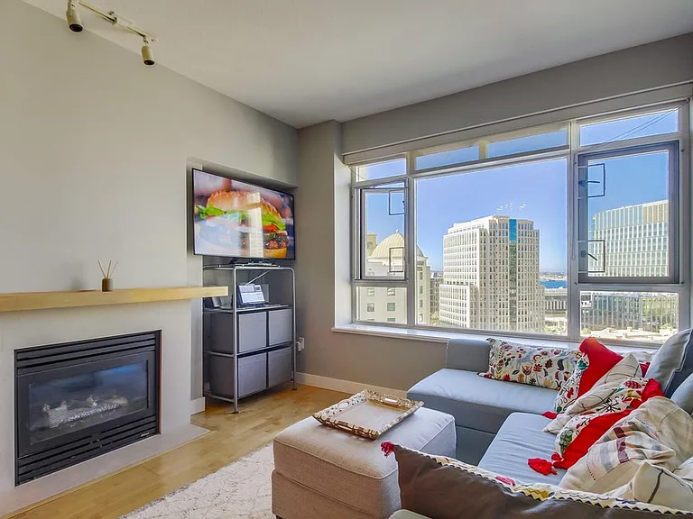 700 W Harbor Dr W #1406 — Photo 3