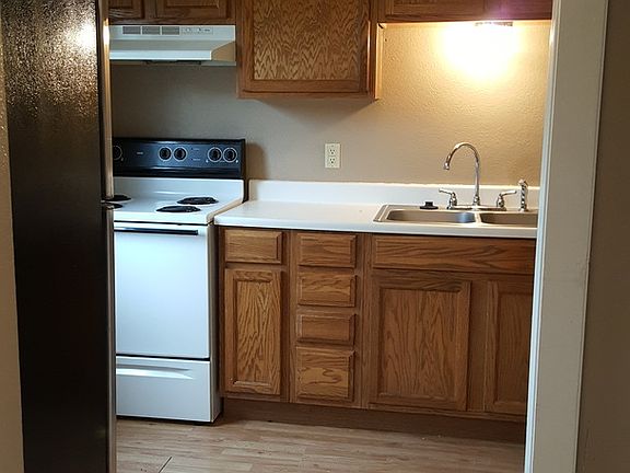 3rd image of 102 N Palo Duro St