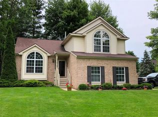 2690 Ravine Side Dr N, Howell, MI 48843