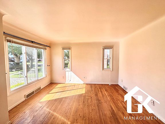 5th image of 23120 Oneida St