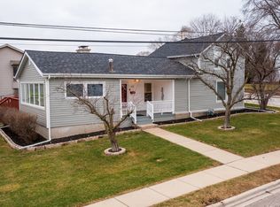 634 N Walnut St, South Elgin, IL 60177