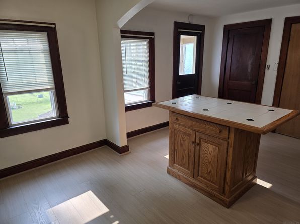 105 1/2 Windsor St FLOOR 3