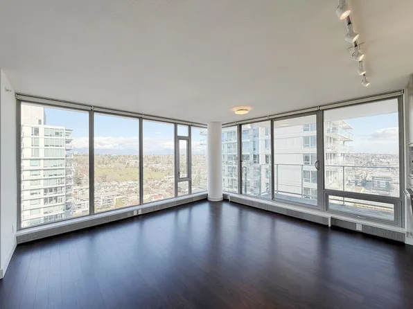 8131 Nunavut Ln #2504, Vancouver, BC V5X 0E2