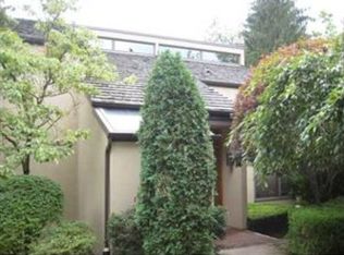 1022 Wilkins Heights Rd, Pittsburgh, PA 15217