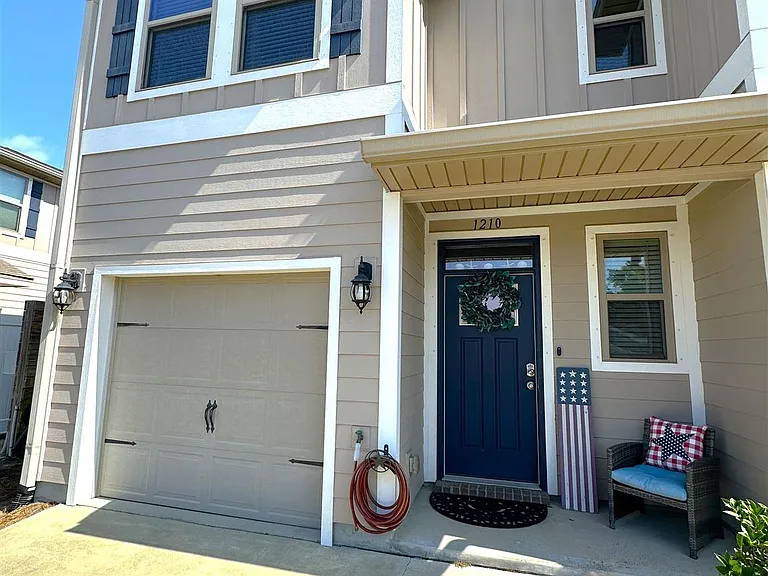 1210 W Government St — Photo 2