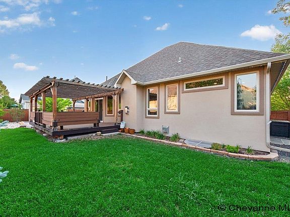 3rd image of 7512 Robin Dr