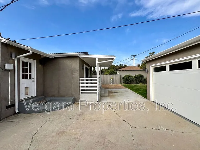 6531 W 85th St — Photo 36