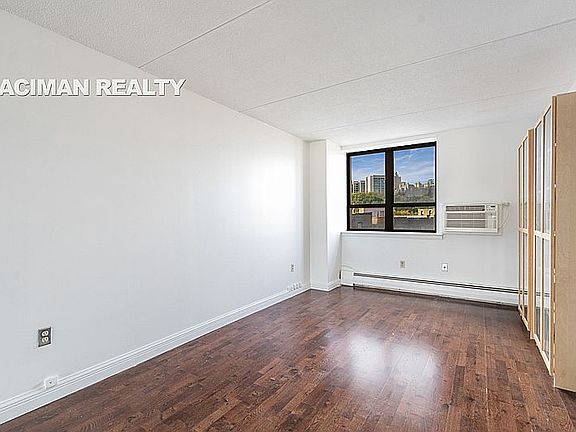 5th image of 301 W 110th St APT 6B