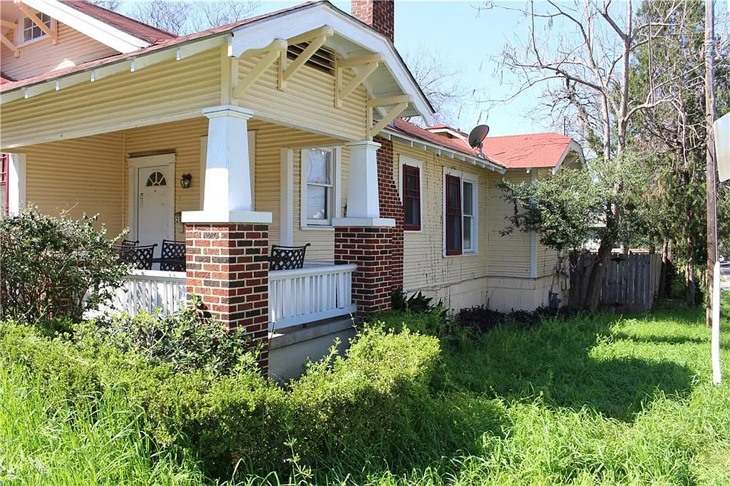 5 bed, 2143 sqft, $5,695 — Photo 2