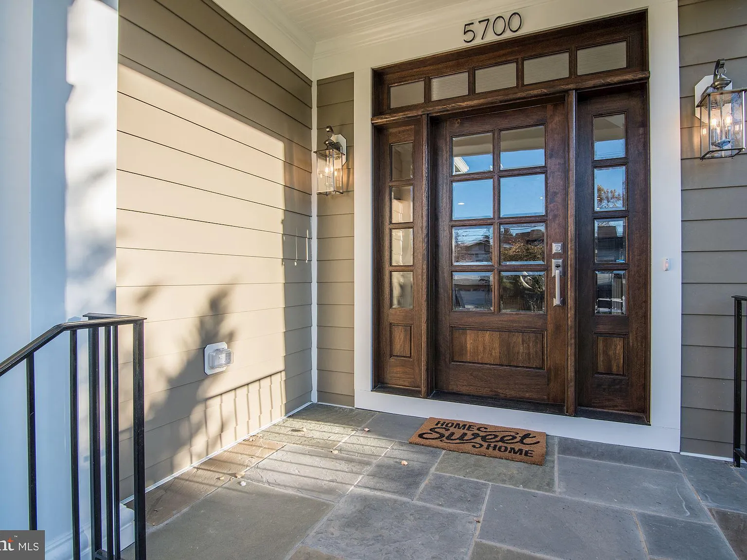 6 bed, 5.5 bath, 6625 sqft, $12,000 — Photo 3