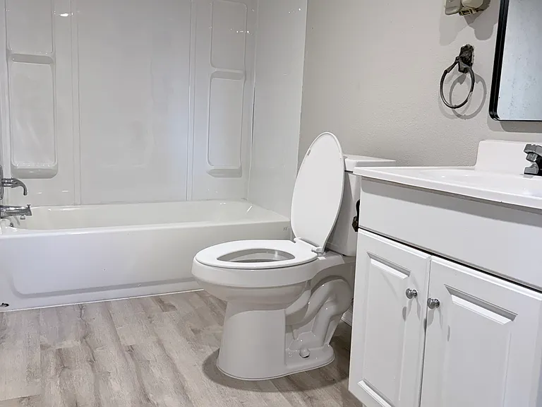 415 W Center Ave — Photo 5