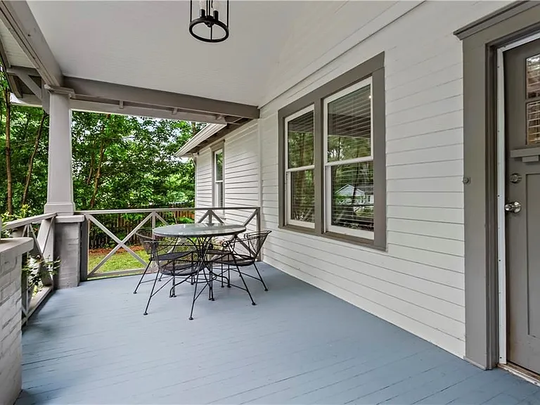 285 Henry St SE — Photo 4