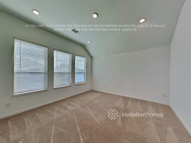 4019 Champlain Way — Photo 9
