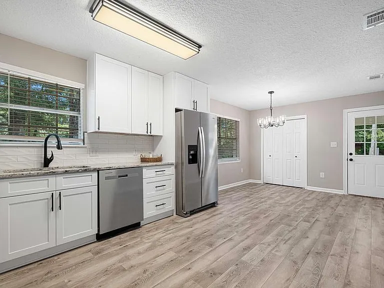 207 Oglesby Ave — Photo 4