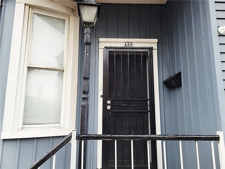 438 S Maple Ave — Photo 2