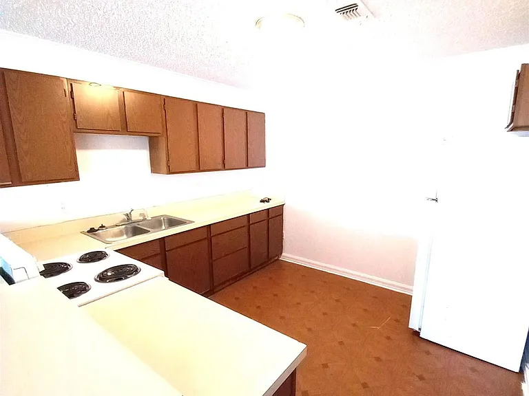 419 N Wentworth St — Photo 4