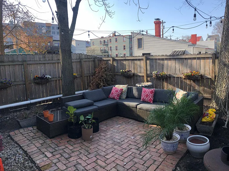 328 W 7th St — Photo 23