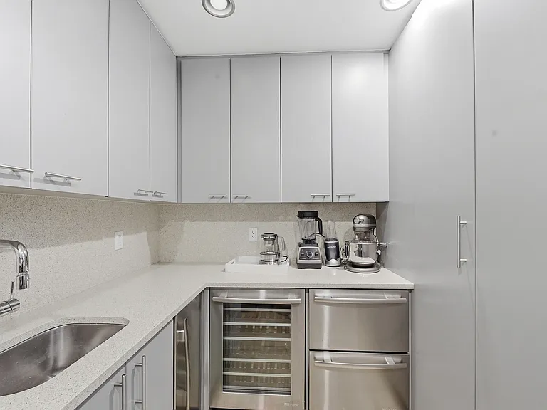 2552 Sheltingham Dr — Photo 13