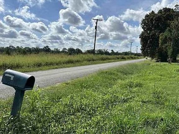 Exterior Neighborhood (street photo)