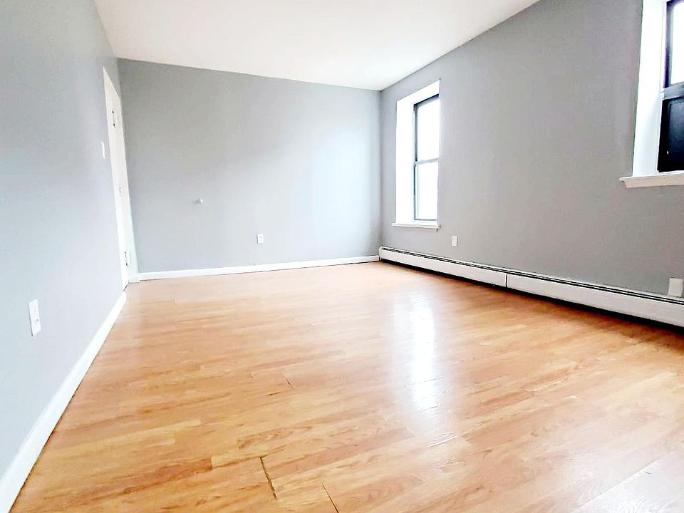 2nd image of 627 Bramhall Ave #1G