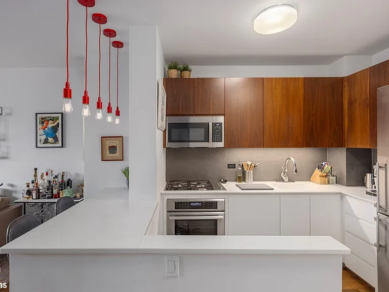515 E 72nd St #12N — Photo 3
