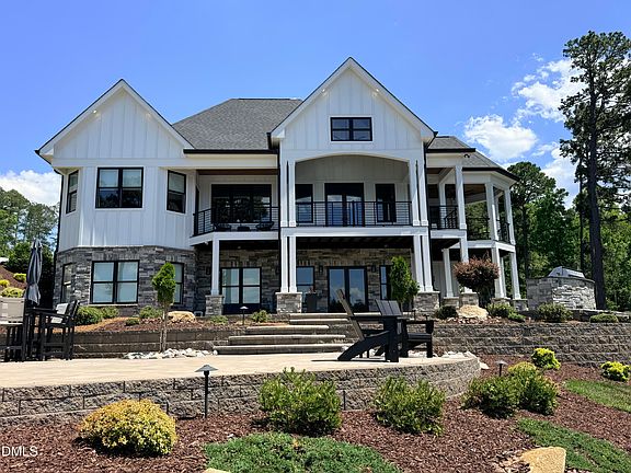 3rd image of 711 Estate Rd
