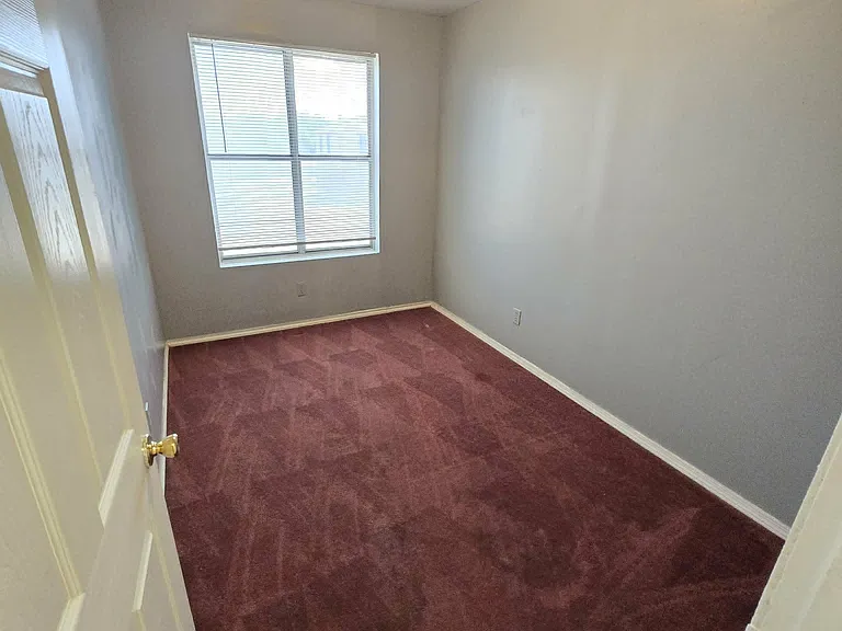 311 Calgary Ave #C — Photo 13