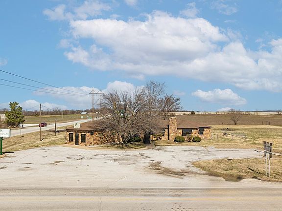 3rd image of 1984 W Ketchum Ave
