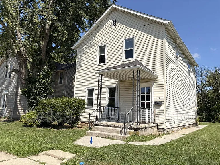 819 Eckart St — Photo 1