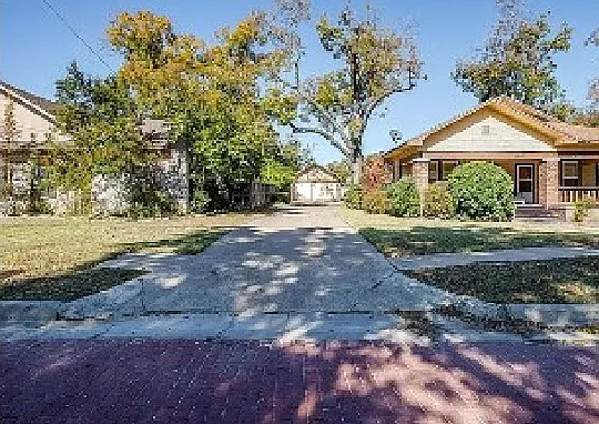 1041 W Vanderbilt St — Photo 29