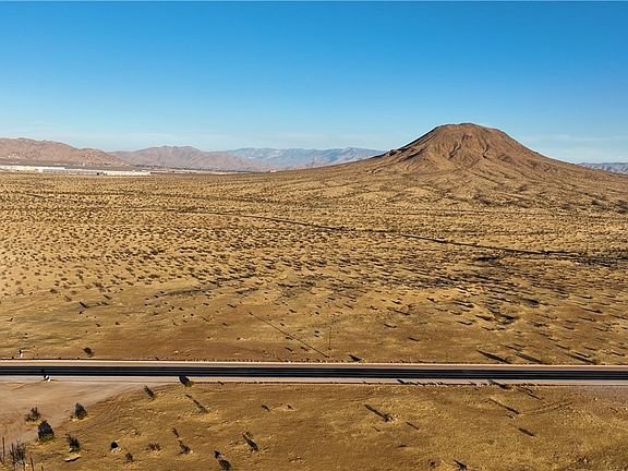4th image of 4 Stoddard Wells Rd