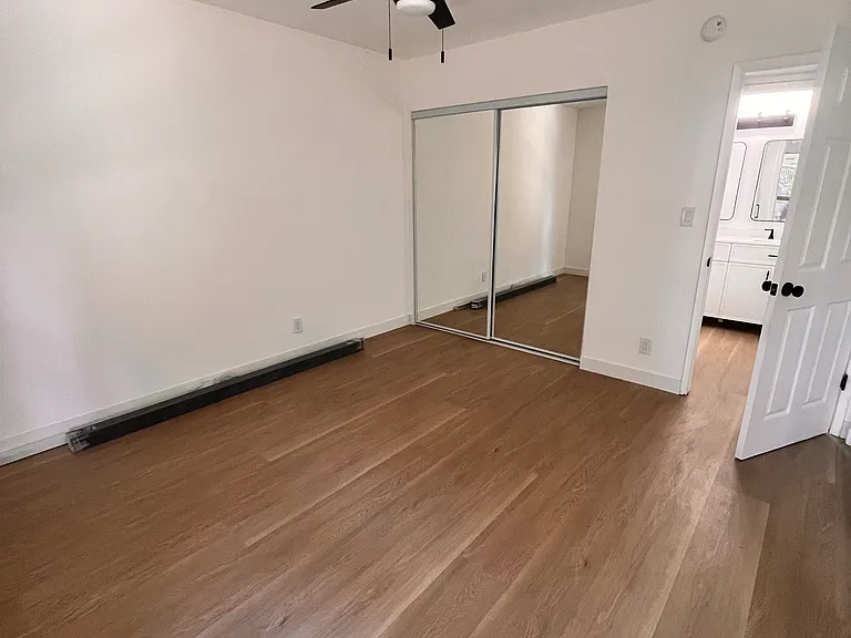 8010 Owensmouth Ave #7 — Photo 20