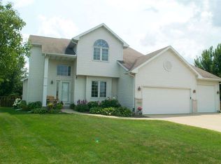 814 Turnberry Dr, Waunakee, WI 53597