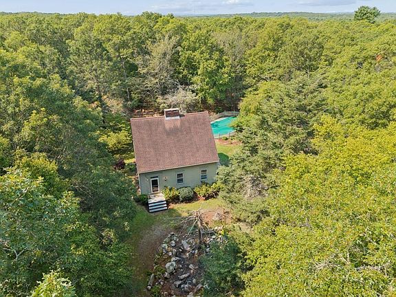 3rd image of 840 Lake Rd