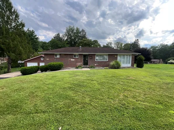 126 Main St, Daniels, WV 25832