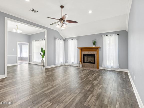 5th image of 208 Huckleberry Dr