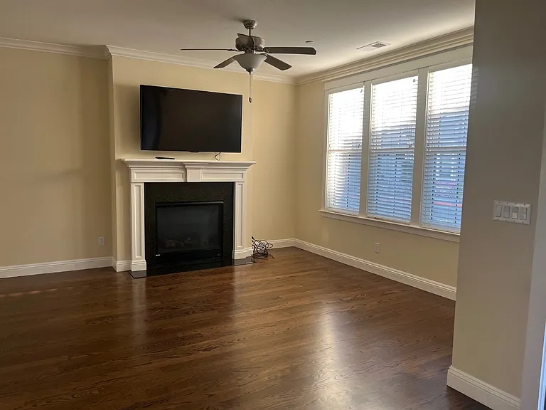 954 Boccoli St — Photo 2