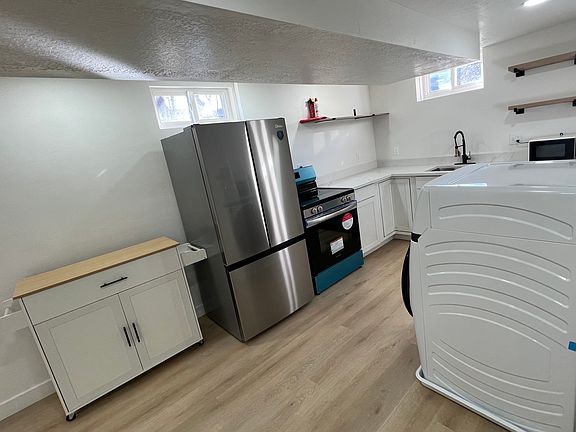 3rd image of 7744 S Chapel St