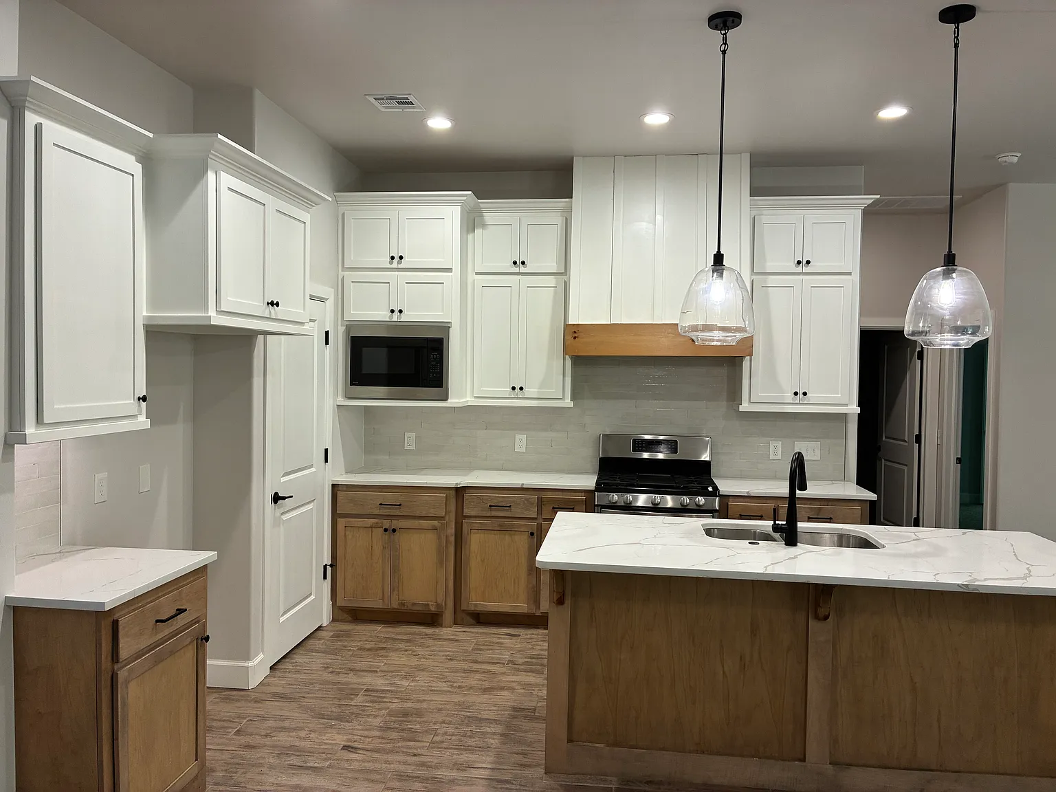 4 bed, 2021 sqft, $2,300 — Photo 4