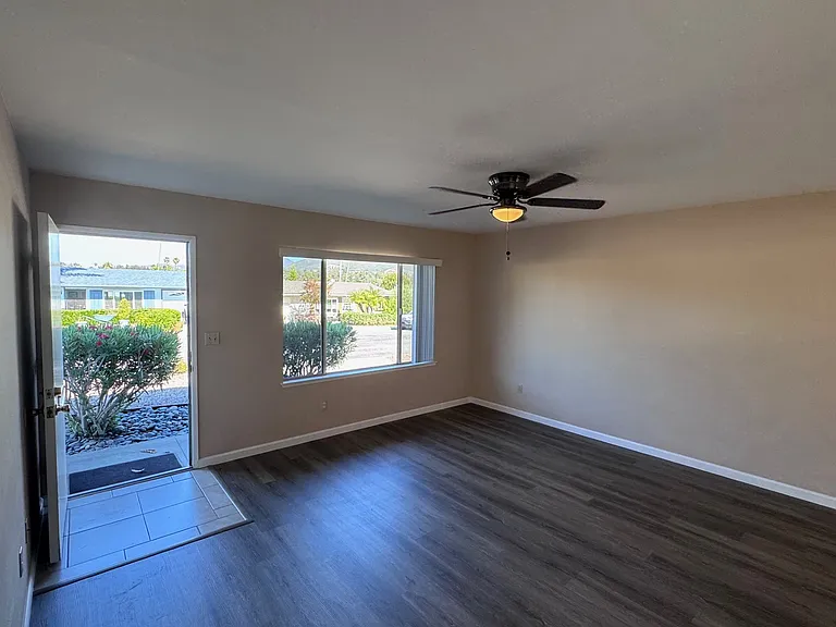 914 La Fiesta Way — Photo 4