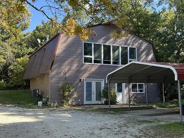 18510 Sand Rd, Fulton, IL 61252