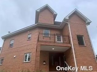 24559 61st Ave, Little Neck, NY 11362