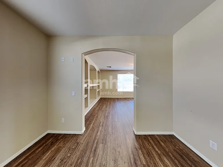 10859 W Locust Ln — Photo 10