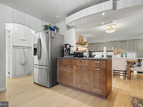 5th image of 24 Goodport Ln