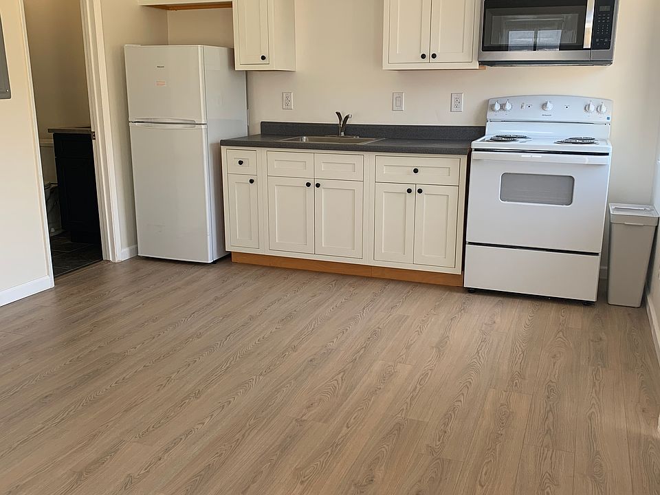 living room looking to kitchen