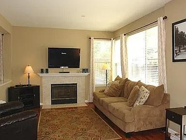 3rd image of 570 Birdsong St