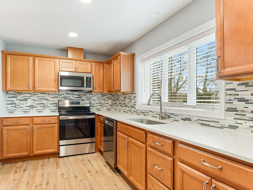 Great natural light to enjoy cooking in. Stove vents outside.