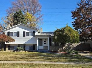 33828 Stonewood Dr, Sterling Heights, MI 48312